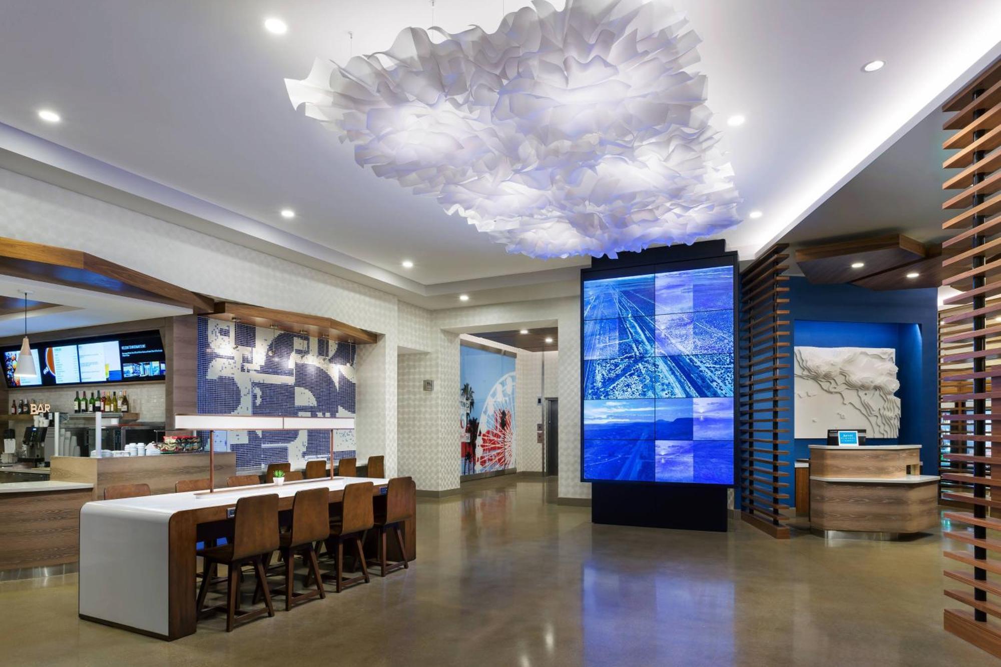 Hotel Courtyard By Marriott