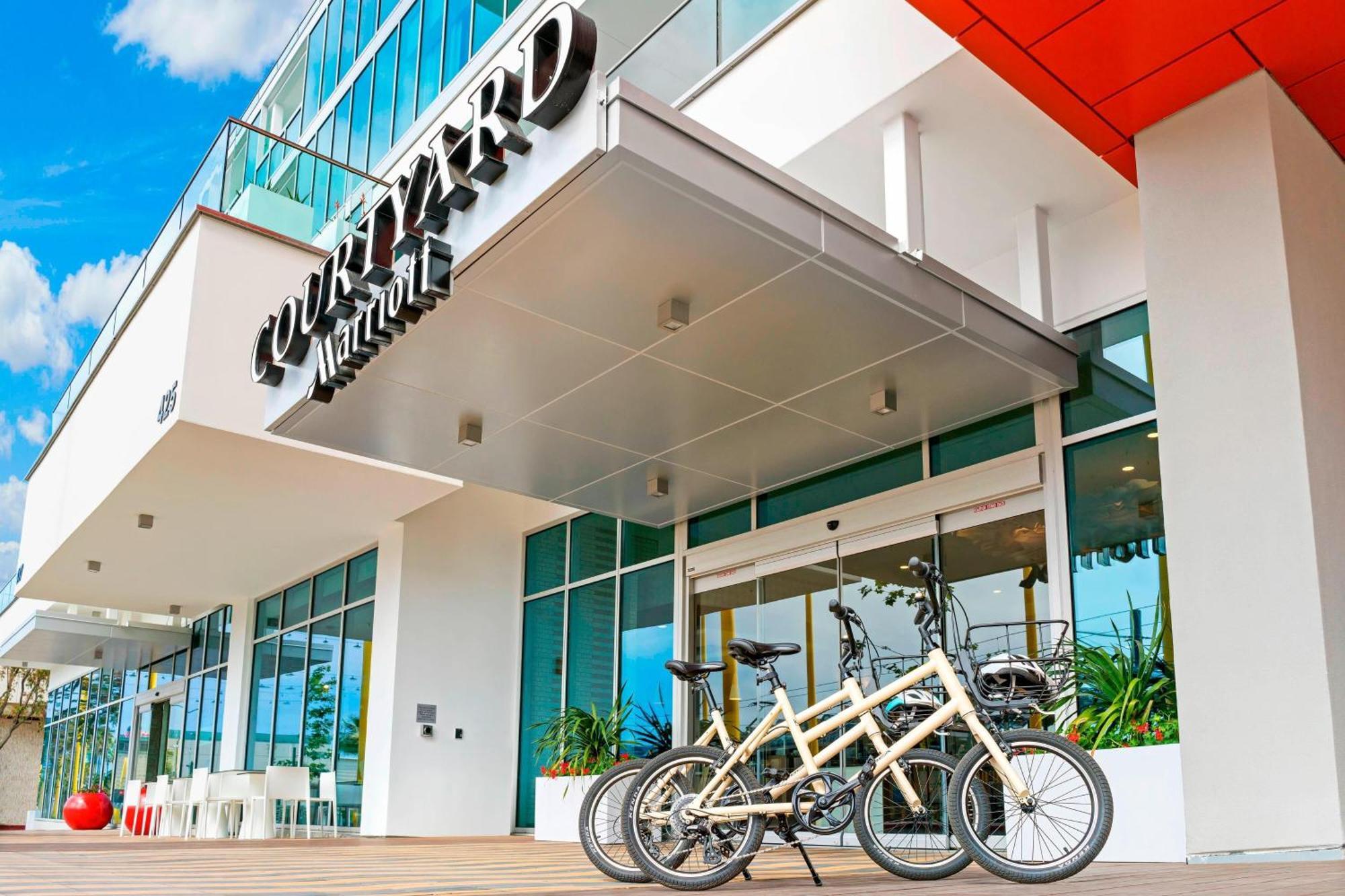 Courtyard By Marriott Santa Mónica