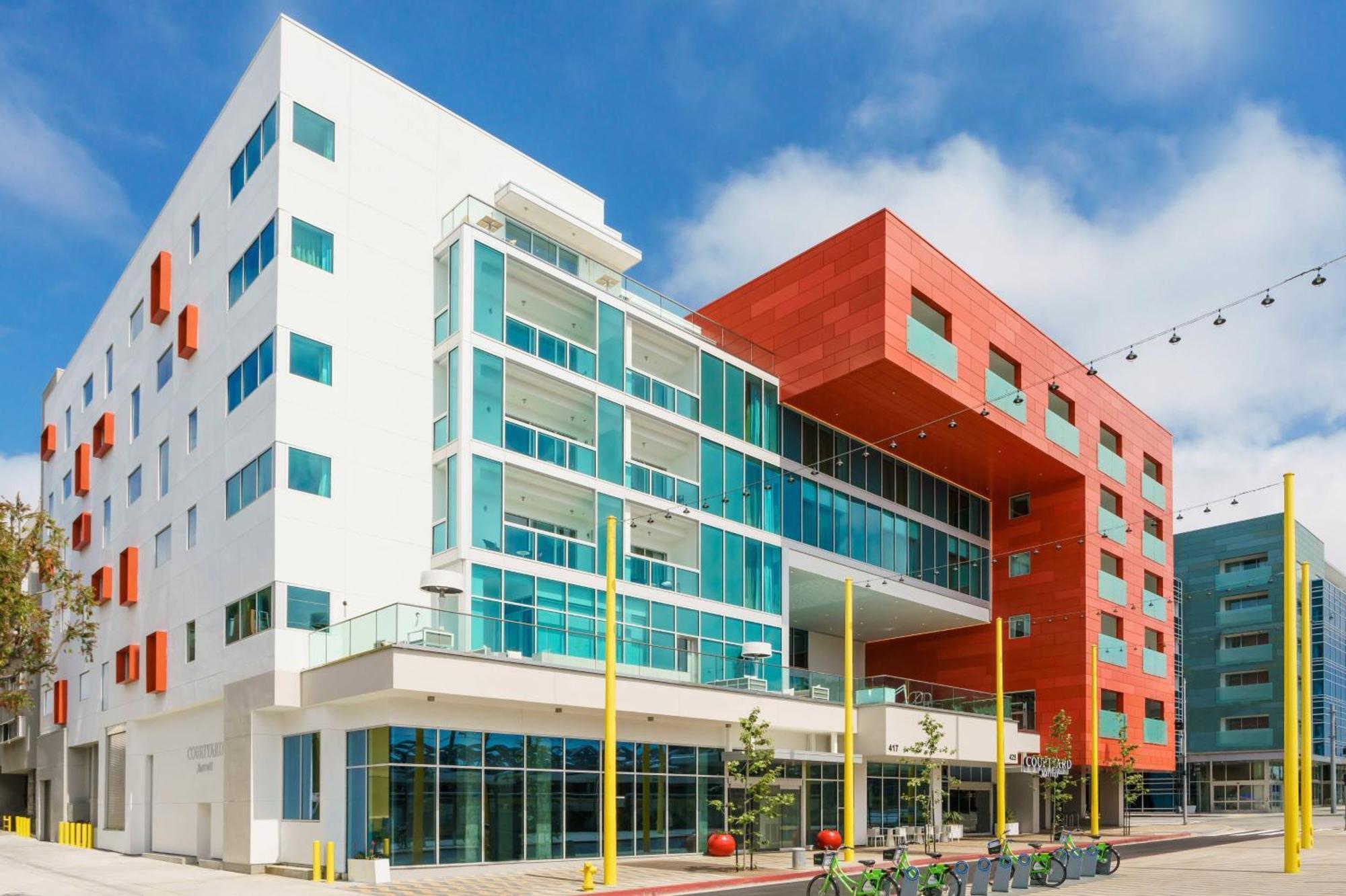 Courtyard By Marriott Hotel