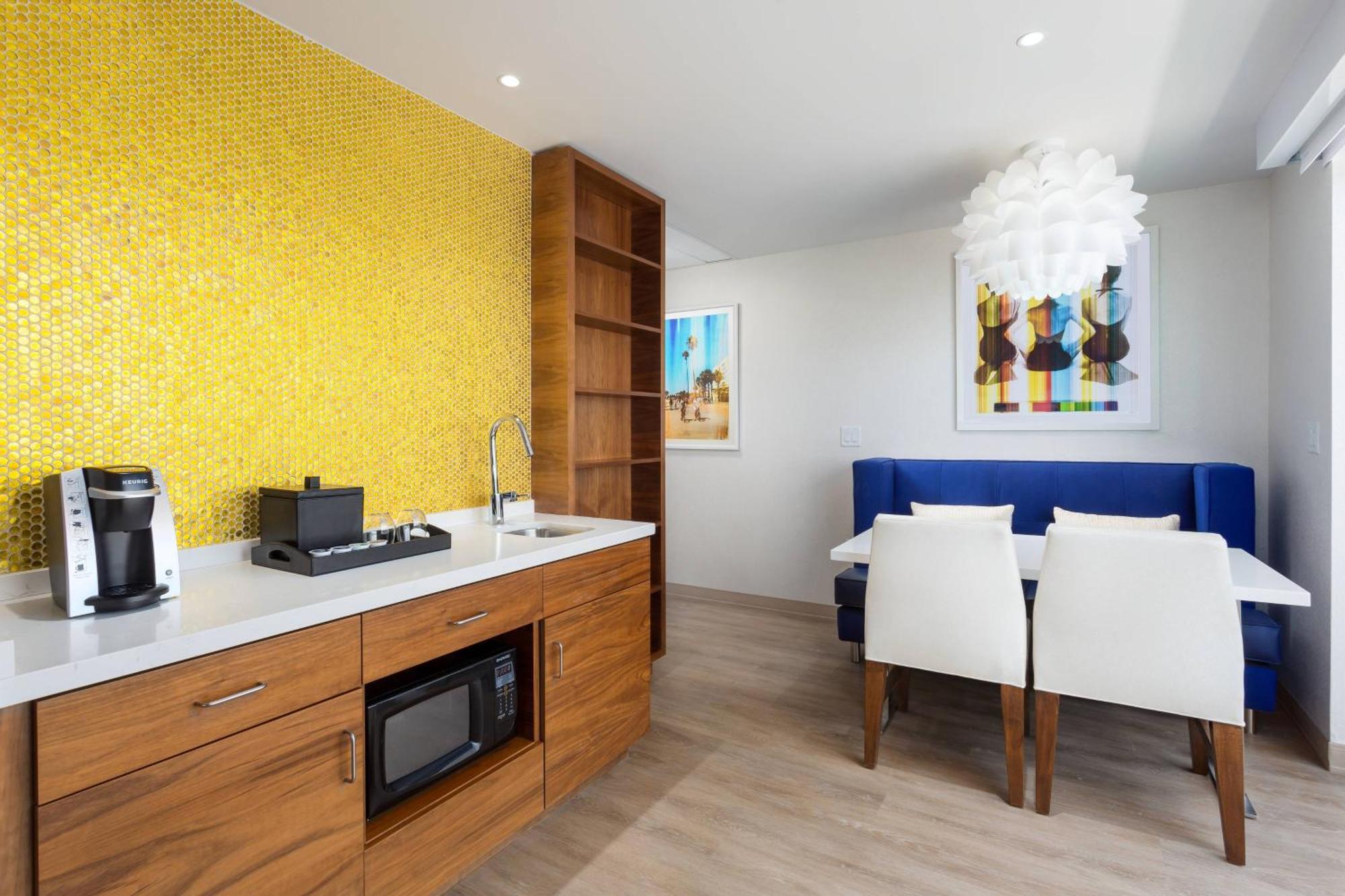 Courtyard By Marriott Santa Mónica