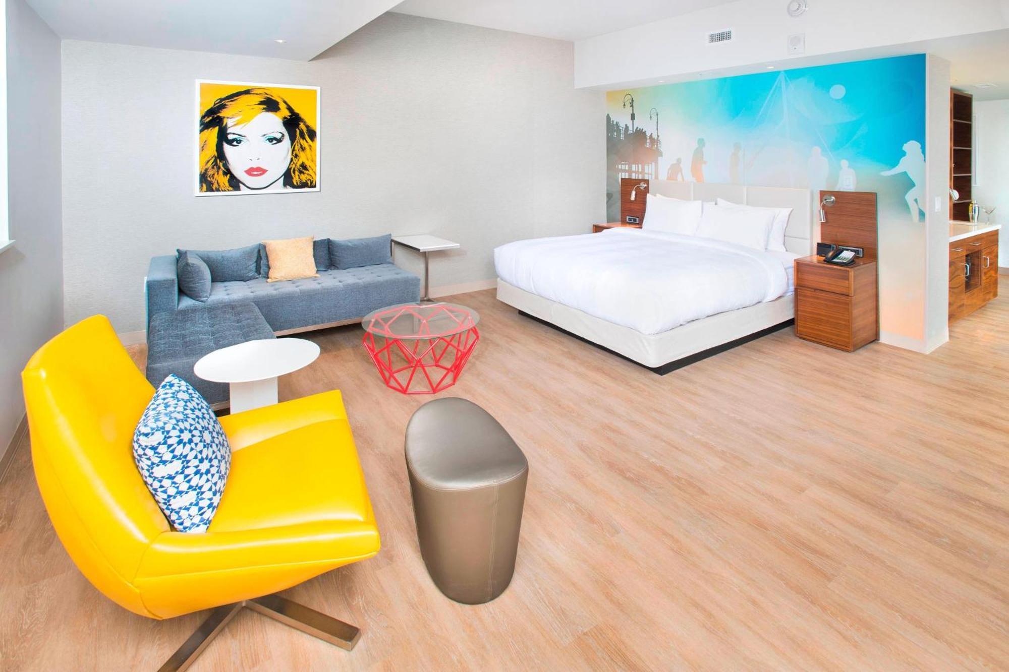 Courtyard By Marriott Santa Mónica