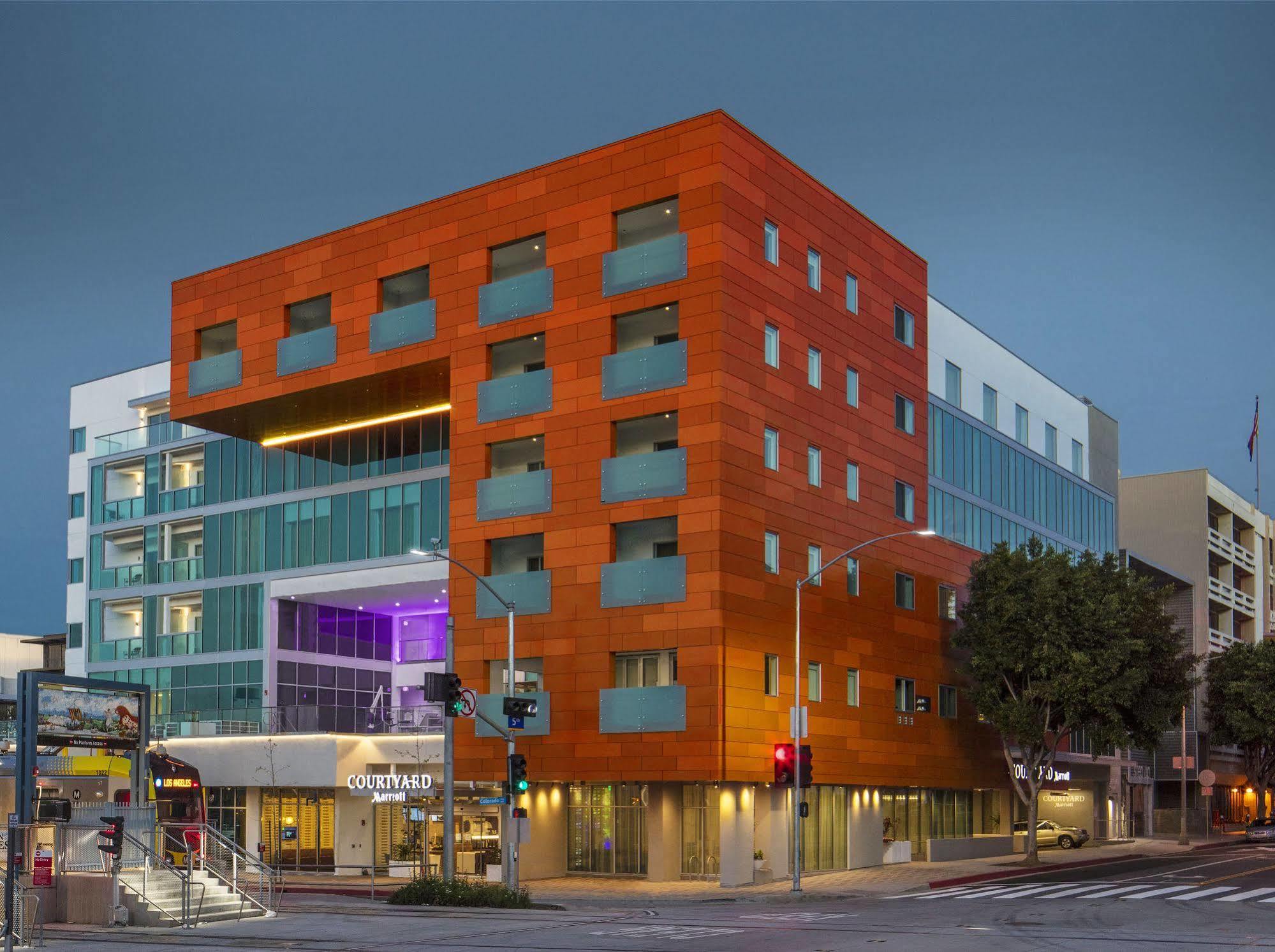 Courtyard By Marriott Hotel